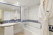 H10 Timanfaya Palace - Badbeispiel Doppelzimmer (Zimmercodierung DB1)