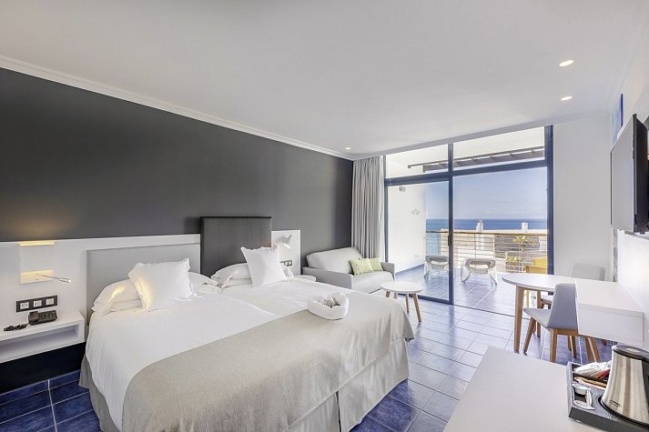 Mirador Papagayo by LIVVO - Wohnbeispiel Doppelzimmer Meerblick (Zimmercodierung DBM)