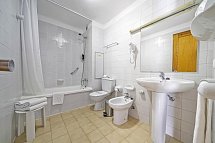 Relaxia Olivina Lanzarote - Badbeispiel Familienzimmer (Zimmercodierungen FB1, FB2 & FV1)