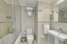 Ramada Hotel & Suites by Wyndham Kusadasi - Beispiel Bad Suite Familie (Zimmercodierungen WI1 & WIM)