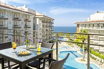 Ramada Hotel & Suites by Wyndham Kusadasi - Beispiel Balkon Suite Familie Meerblick (Zimmercodierung WIM)