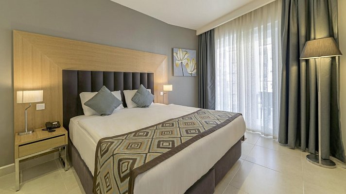 Ramada Hotel & Suites by Wyndham Kusadasi