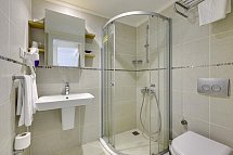 Ramada Hotel & Suites by Wyndham Kusadasi - Beispiel Bad Juniorsuite Landblick (Zimmercodierung JBL)