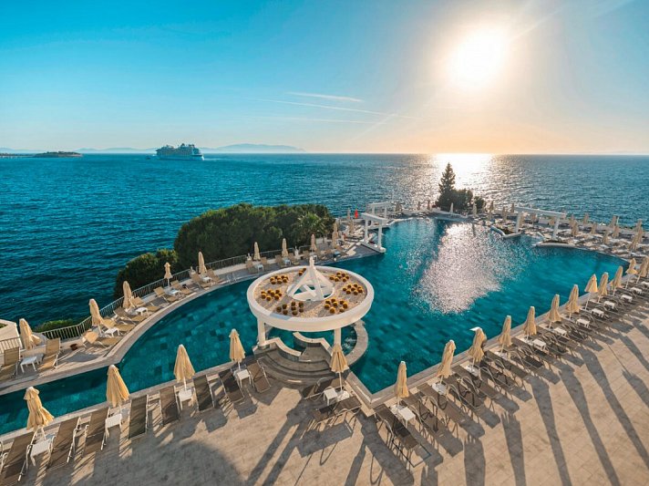 Korumar Deluxe Hotel