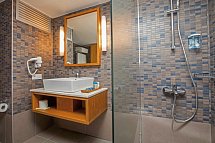 Pine Bay Holiday Resort - Beispiel Bad Club Zimmer (Zimmercodierungen JL1 & FL1)