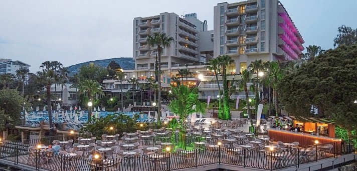 Fantasia Hotel Deluxe
