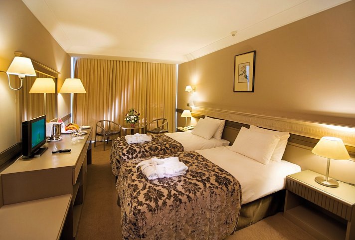 Fantasia Hotel Deluxe - Wohnbeispiel Doppelzimmer seitl. Meerblick (Zimmercodierungen DBN & DCN)