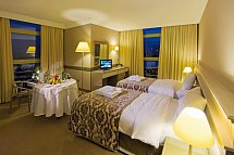 Fantasia Hotel Deluxe - Wohnbeispiel Familienzimmer Landblick (Zimmercodierung FBL)