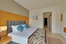 Ramada Resort Kusadasi & Golf - Wohnbeispiel Familienzimmer seitl. Meerblick (Zimmercodierung FBN)