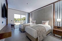 Batihan Beach Resort - Wohnbeispiel Familienzimmer Select seitl. Meerblick (Zimmercodierung FBN)