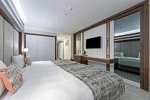 Batihan Beach Resort - Wohnbeispiel Familienzimmer Select seitl. Meerblick (Zimmercodierung FBN)