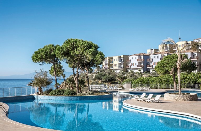 Aria Claros Beach & Spa Resort