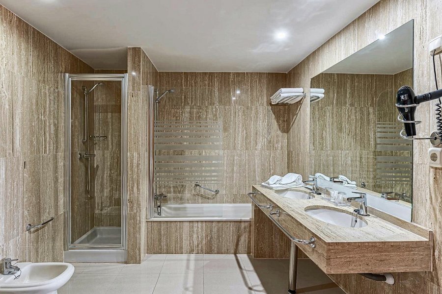 Bahia Tropical - Badbeispiel Juniorsuite (Zimmercodierung JB1)