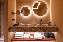 El Fuerte Marbella - Badbeispiel Doppelzimmer frontaler Meerblick Typ Selected (Zimmercodierung DBO)