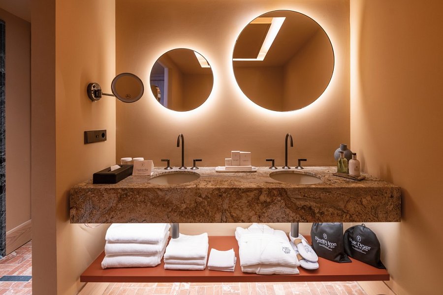El Fuerte Marbella - Badbeispiel Doppelzimmer frontaler Meerblick Typ Selected (Zimmercodierung DBO)