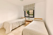 Olée Nerja Holiday Rentals - Wohnbeispiel Appartement 2 Schlafzimmer seitl. Meerblick (Zimmercodierung OBN)