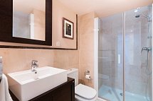 Olée Nerja Holiday Rentals - Badbeispiel Appartement 2 Schlafzimmer (Zimmercodierungen OBN & OBM)