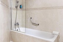 AluaSun Lago Rojo - Badbeispiel Doppelzimmer Superior (Zimmercodierung DS1)