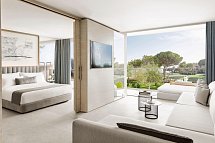 Ikos Andalusia - Wohnbeispiel Suite 1 Schlafzimmer seitl. Meerblick (Zimmercodierungen W1N & WBC)