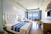 Konstantinos Palace - Wohnbeispiel Dreibettzimmer Meerblick (Zimmercodierung TBM)