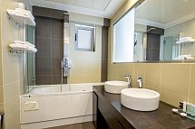 Konstantinos Palace - Wohnbeispiel Juniorsuite Meerblick (Zimmercodierung JBM)