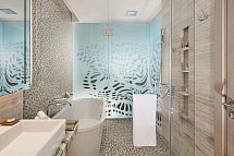 Royal M Hotel by Gewan Abu Dhabi - Beispiel Bad (Zimmercodierungen DD1 & UM1)