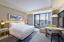 Hilton Abu Dhabi Yas Island - Wohnbeispiel King Deluxe Room with Bay View & Yas Theme Park Access (Zimmercodierung UD2)