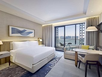 Hilton Abu Dhabi Yas Island - Wohnbeispiel King Deluxe Room with Bay View & Yas Theme Park Access (Zimmercodierung UD2)
