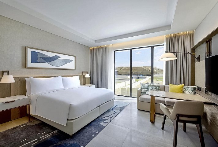 Hilton Abu Dhabi Yas Island - Wohbeispiel King Guest Room With Yas Theme Park Access (Zimmercodierung DB1)
