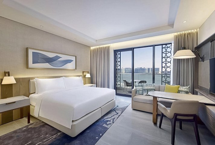 Hilton Abu Dhabi Yas Island - Wohnbeispiel King Deluxe Room with Bay View & Yas Theme Park Access (Zimmercodierung UD2)