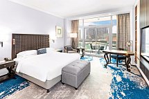 Beach Rotana Abu Dhabi - Wohnbeispiel Spacious Sea View Room with Balcony (Zimmercodierung D2M)