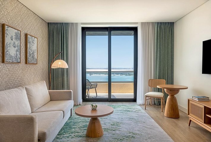 Yas Plaza Mangroves - Wohnbeispiel 1 Bedroom Suite Sea View Balcony Theme Park Access (Zimmercodierung AB2)