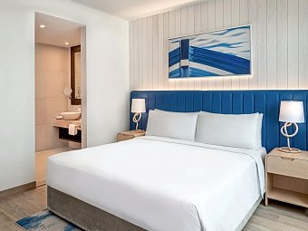 Crowne Plaza Abu Dhabi - Yas Island - Wohbeispiel 1 Bedroom Suite Plaza View Theme Park Access (Zimmercodierung WB1)