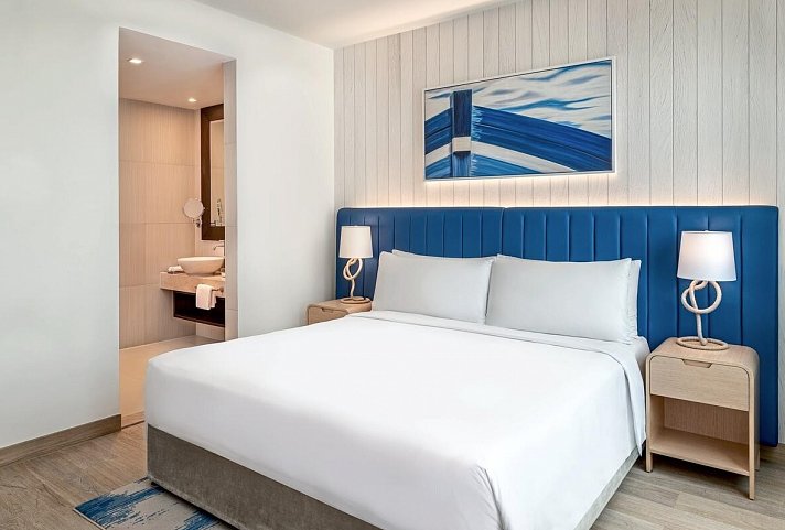 Crowne Plaza Abu Dhabi - Yas Island - Wohbeispiel 1 Bedroom Suite Plaza View Theme Park Access (Zimmercodierung WB1)