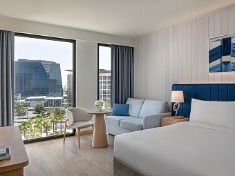 Crowne Plaza Abu Dhabi - Yas Island - Wohnbeispiel 1 King Deluxe Plaza View Theme Park Access (Zimmercodierung UD1)