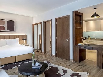 Staybridge Suites Abu Dhabi - Yas Island - Wohnbeispiel 1 King Studio Suite City View Theme Park Access (Zimmercodierung SG1)