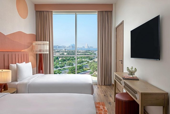 Yas Plaza Circuit - Wohnbeispiel 1 Queen 2 Twin Premium Family Suite Plaza View Theme Park Access (Zimmercodierung WI3)