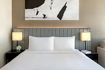 Yas Plaza Marina - Wohnbeispiel 2 Bedroom Suite Plaza View Theme Park Access (Zimmercodierung WB2)