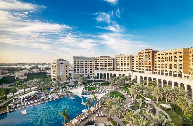 The Ritz-Carlton Abu Dhabi, Grand Canal