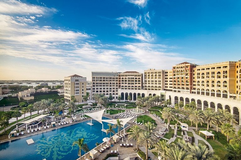 The Ritz-Carlton Abu Dhabi, Grand Canal