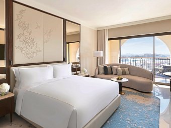 The Ritz-Carlton Abu Dhabi, Grand Canal - Wohnbeispiel Deluxe Room (Zimmercodierungen UD1 & UL1)