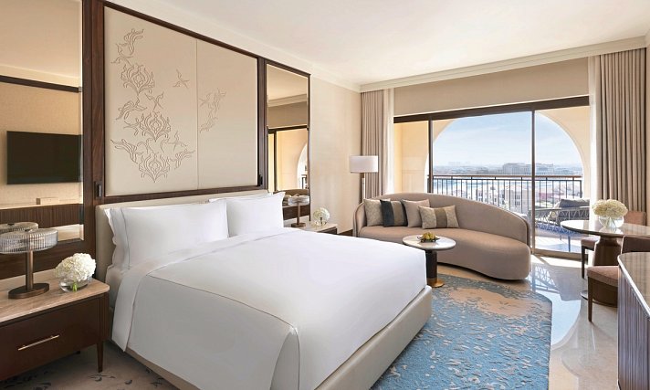 The Ritz-Carlton Abu Dhabi, Grand Canal