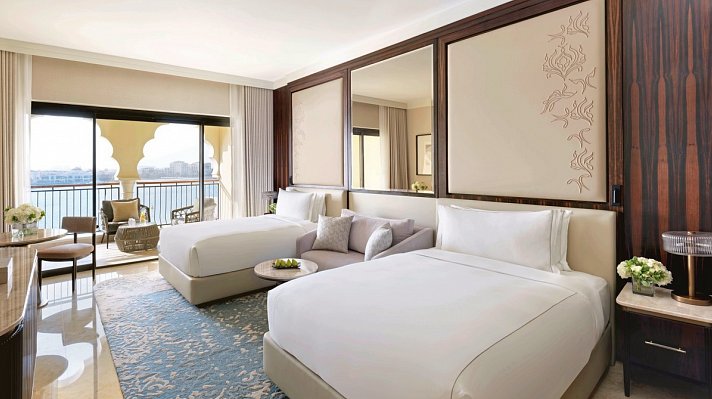 The Ritz-Carlton Abu Dhabi, Grand Canal