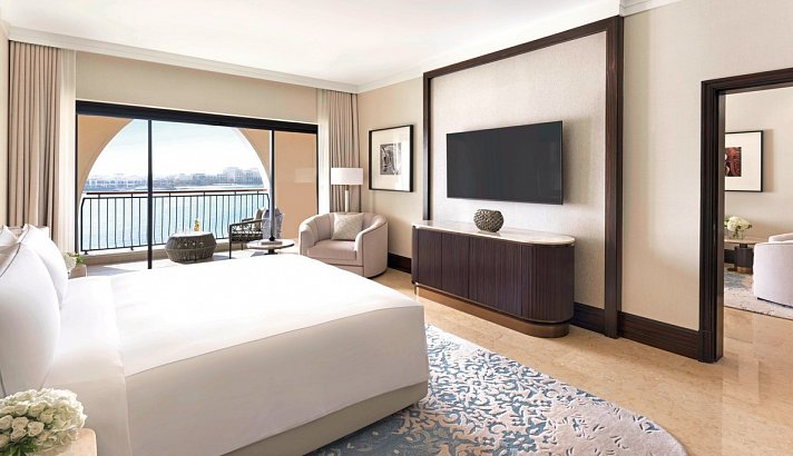The Ritz-Carlton Abu Dhabi, Grand Canal
