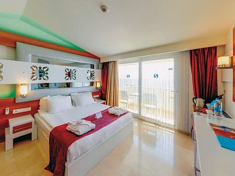 Flora Garden Beach - Wohnbeispiel Doppelzimmer Deluxe Meerblick (Zimmercodierung DDM)