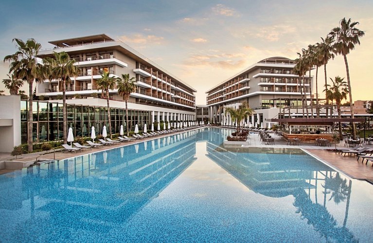 Acanthus & Cennet Barut Collection