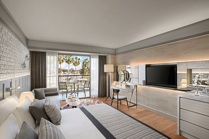 Acanthus & Cennet Barut Collection