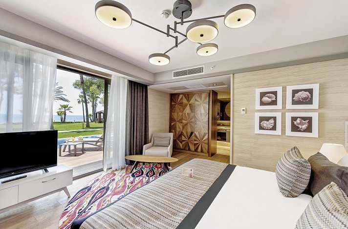 Acanthus & Cennet Barut Collection
