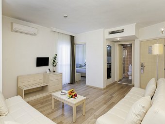 Febeach Hotel - Wohnbeispiel Suite Landblick (Zimmercodierung WBL)