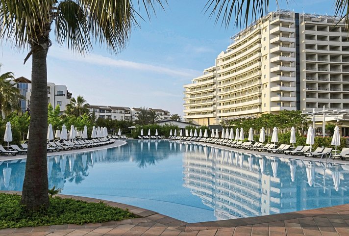 Lara Barut Collection